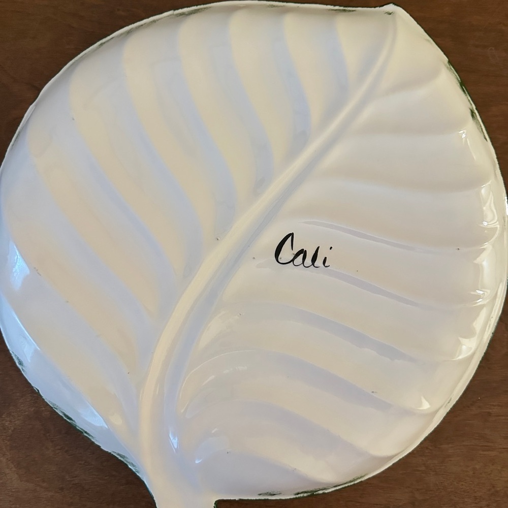 Leaf Shaped Plate with Yellow Flower and Green Alligator - Picture 5 of 6